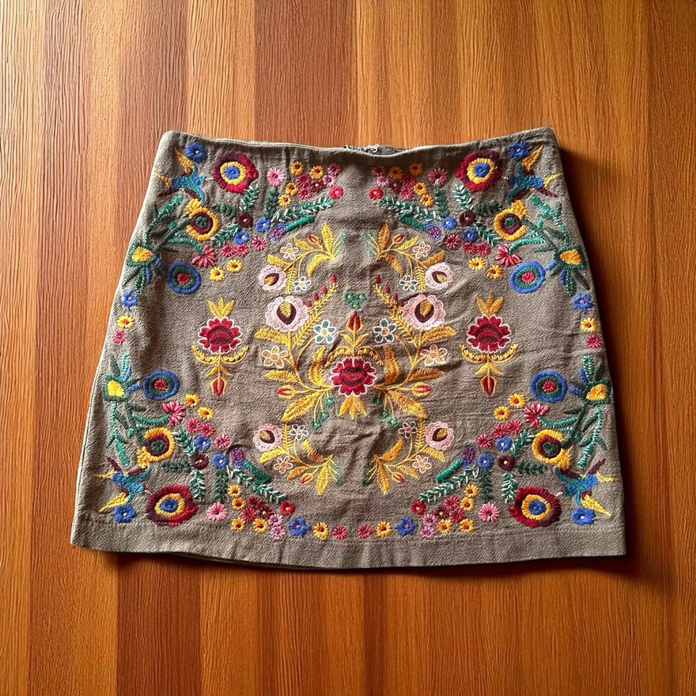 Umgee Boho Colorful Embroidered Floral Mini Skirt Tan Red Yellow Pink Size Small